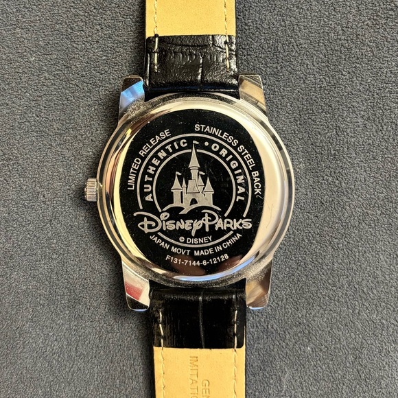 Limited Edition Disney Mickey Mouse Retro Men’s Watch - Picture 3 of 5